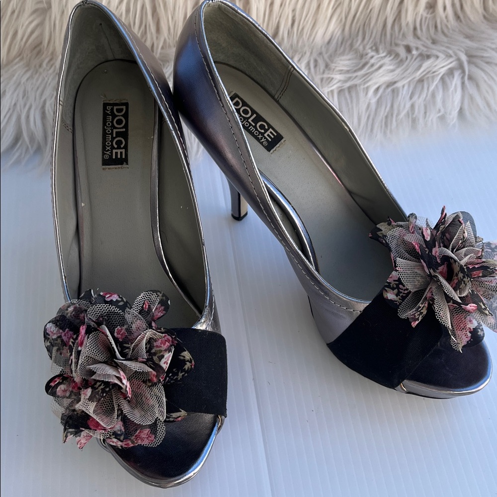 DOLCE By MOJO MOXY Gorgeous Floral Silver Stilettos SZ: 11M